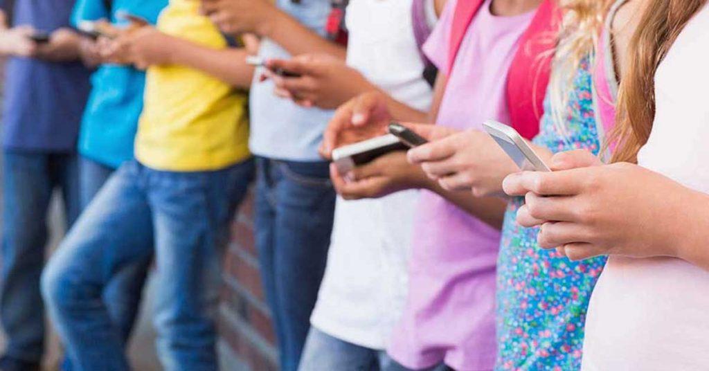5d9cbf75b560ef8589f7d141_group-of-kids-on-their-phones-1024x536